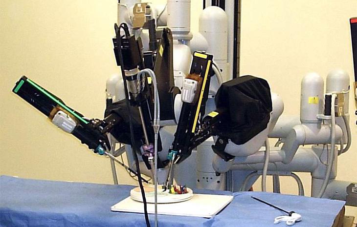 Robot surgeon